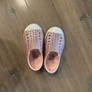 Native shoes size c7